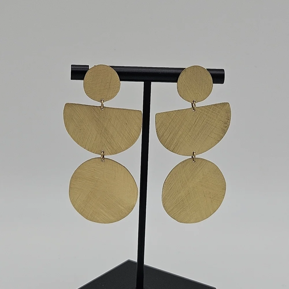 brushed gold tone tiered geometric dangle earrings